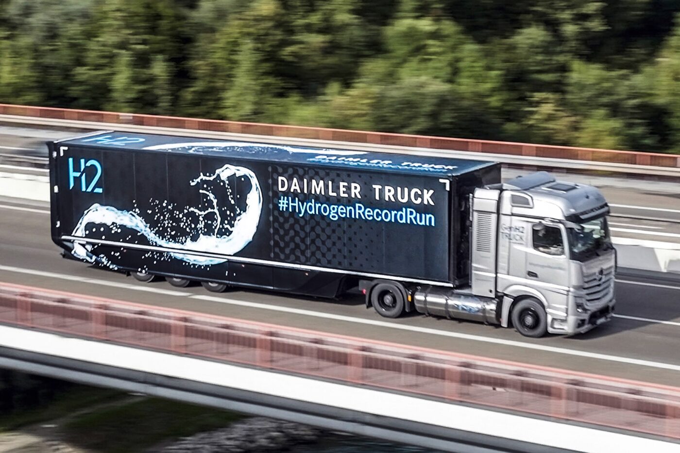 daimler-truck-mercedes-benz-genh2-truck-e-lkw-electric-truck-fcev-2023-09-min
