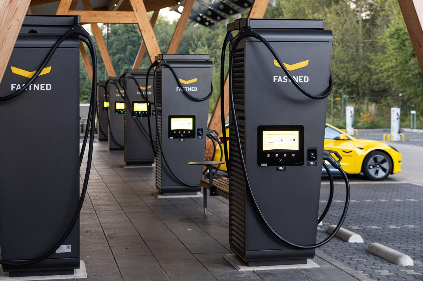 fastned-ladestation-charging-station-hilden-2023-02-min