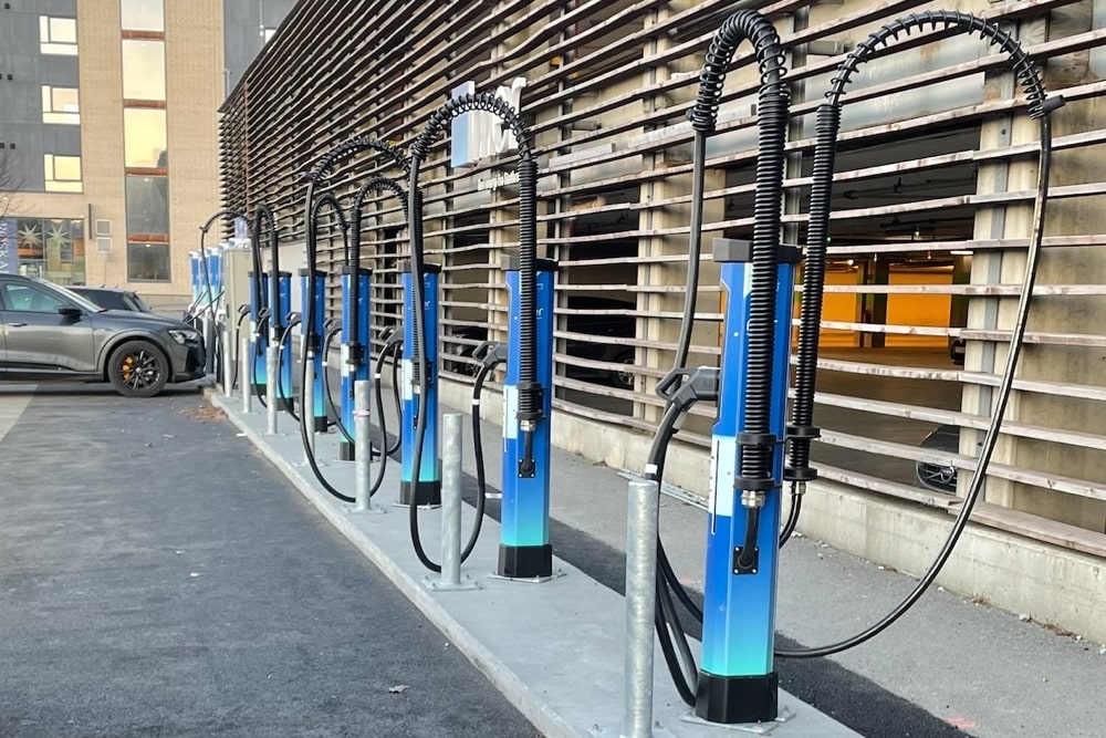 mer-ladestation-charging-station-norwegen-norway-2023-01-min