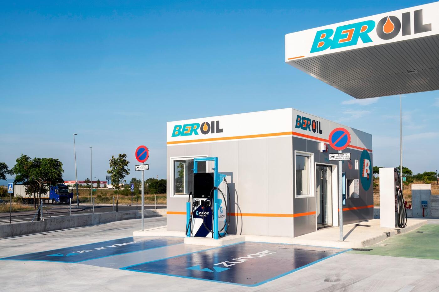 zunder-ladestation-charging-station-spanien-spain-beroil-2023-01-min