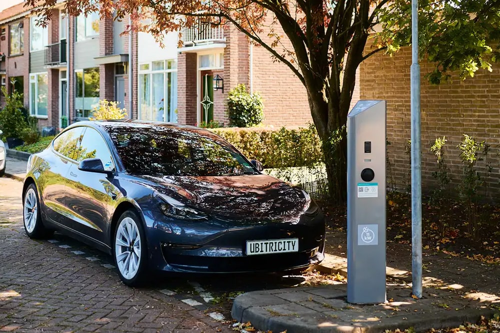 ubitricity-ladestation-charging-station-niederlande-netherlands-2023-01-min