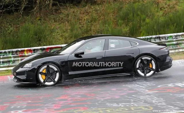 2025 Porsche Taycan facelift spy shots - Photo credit: Baldauf