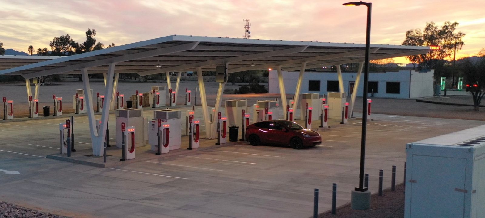 Tesla conducting more layoffs, including entire Supercharger team evearly news english