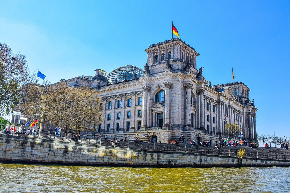 Bundestag bundesregierung deutschland symbolbild pixabay min