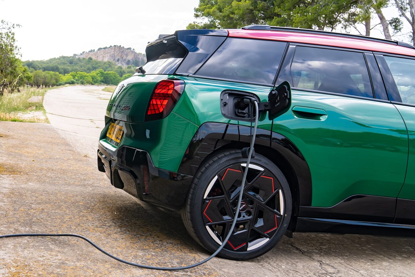 Mini john cooper works aceman ladestation charging station wallbox grossbritannien uk min