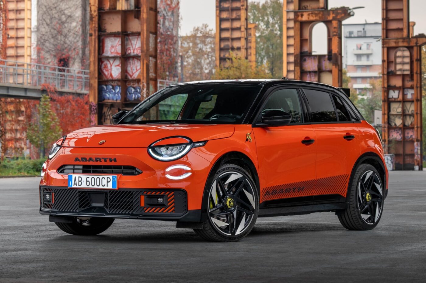 Abarth 600e competizione min