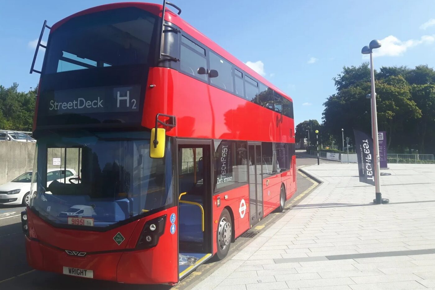 Aberdeen double decker hydrogen wrightbus cropped