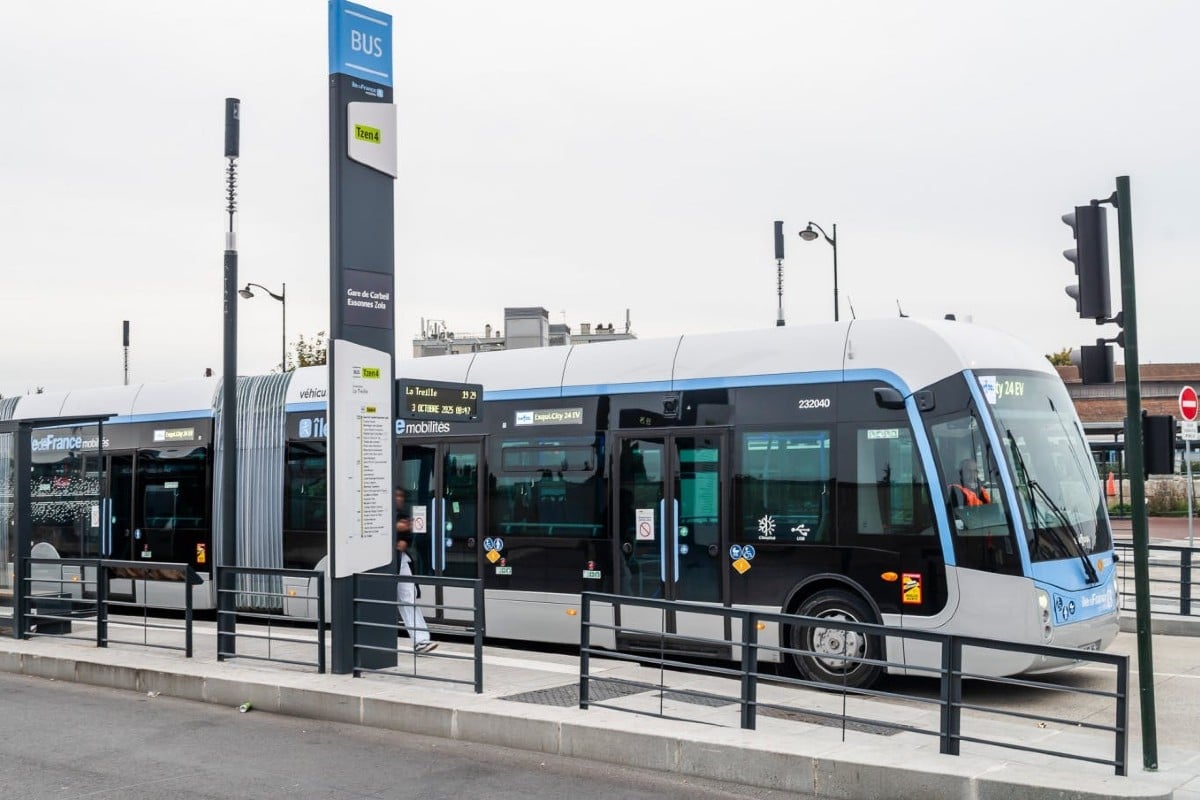 Paris tzen brt linie e bus e doppelgelenkbus hess meter frankreich
