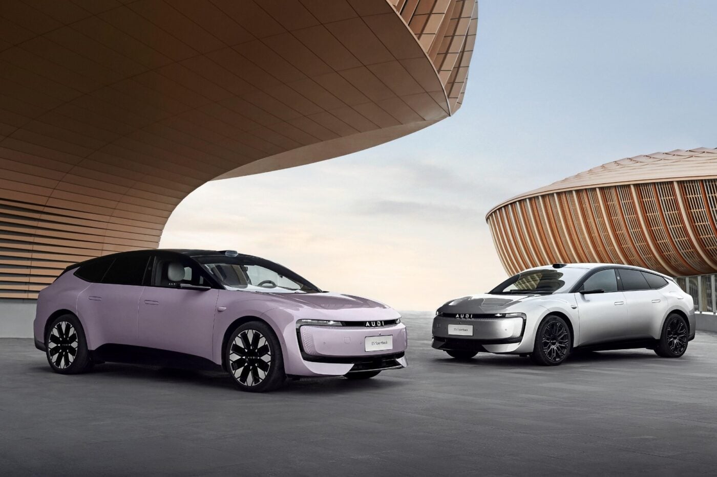 Audi e5 sportback in pastellviolett und weiss