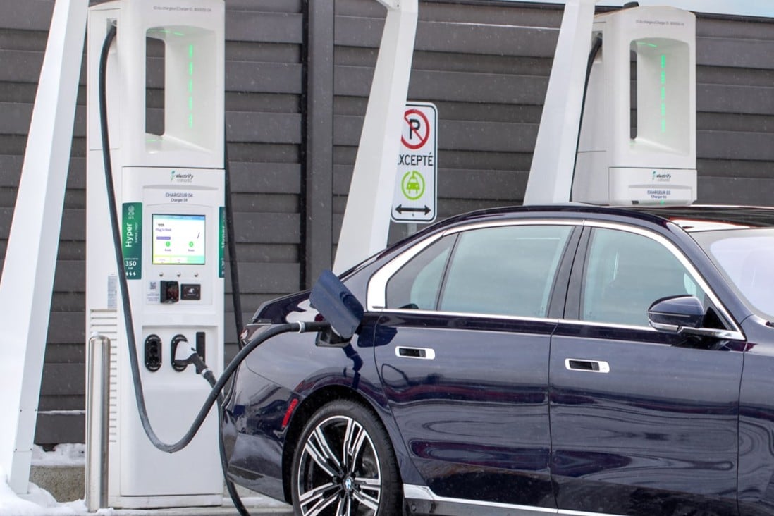 Electrify canada ladestation charging station bmw i7 kanada min cropped