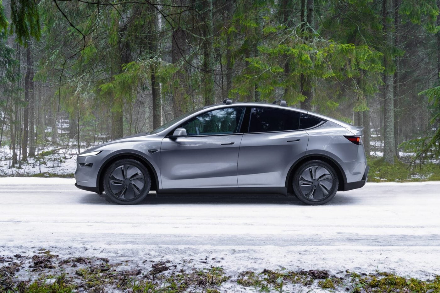 Tesla model y schnee winter