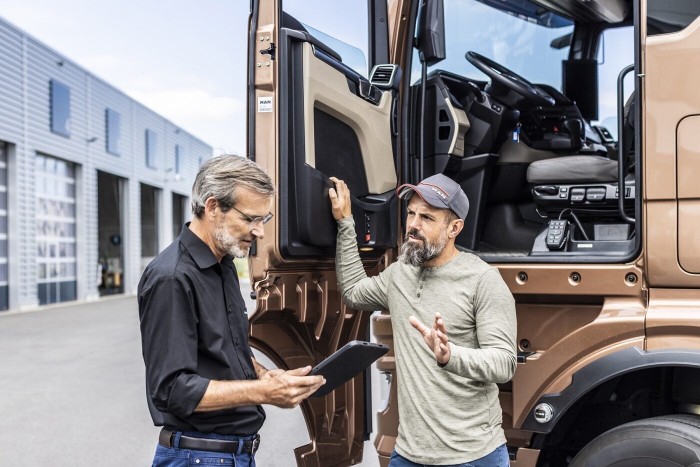 Man service symbolbild