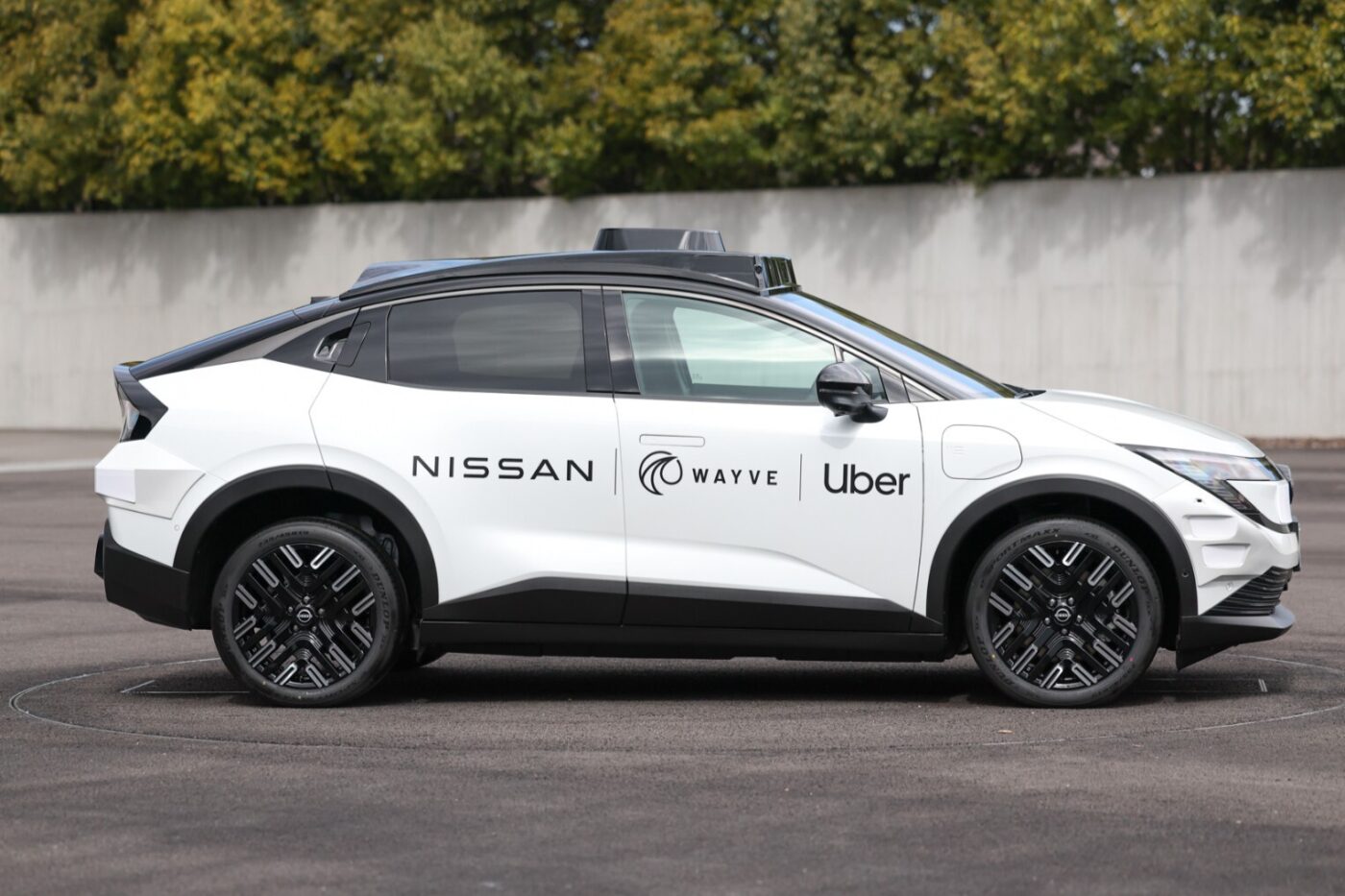 Nissan leaf robotaxi wayve uber