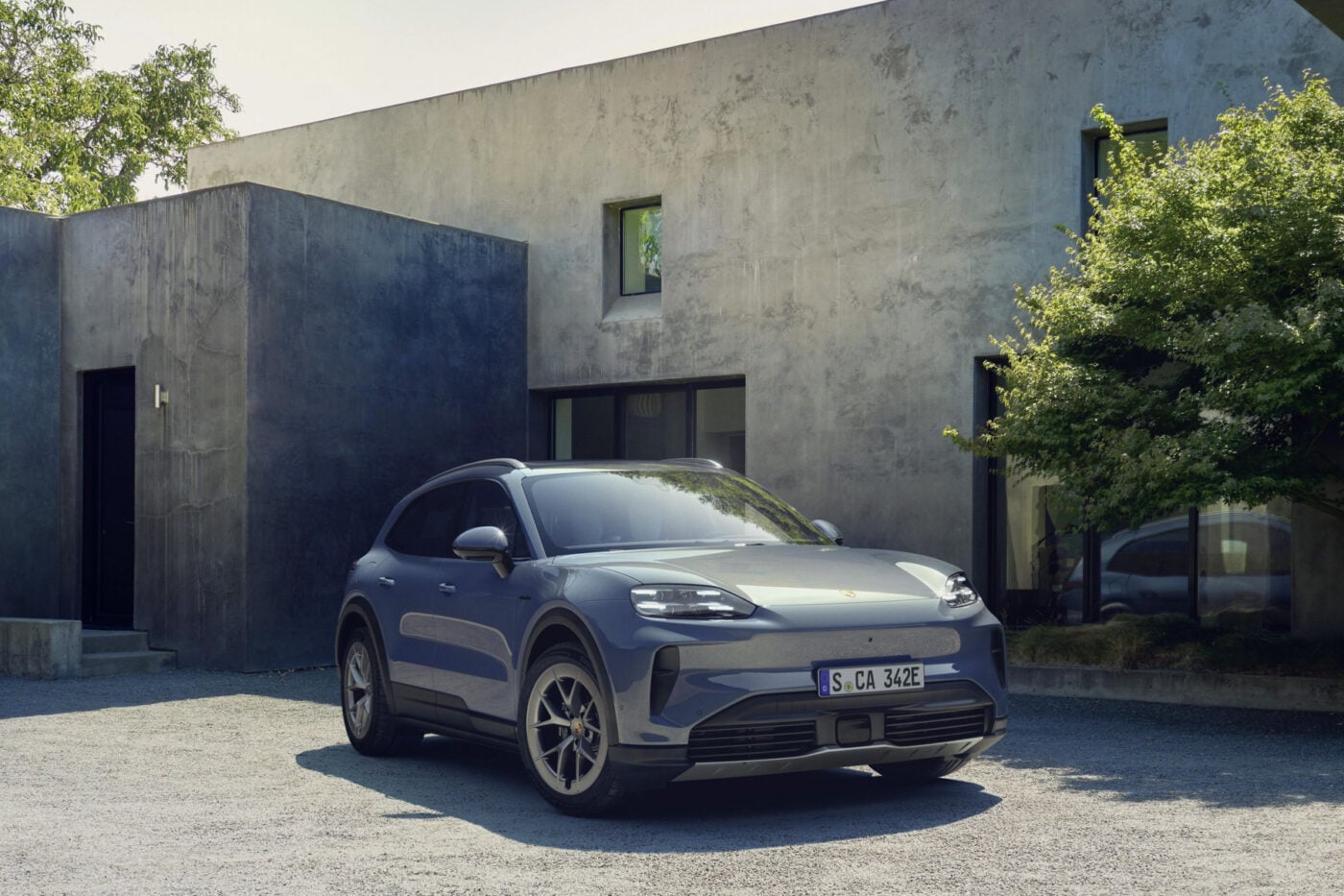 Porsche cayenne s electric