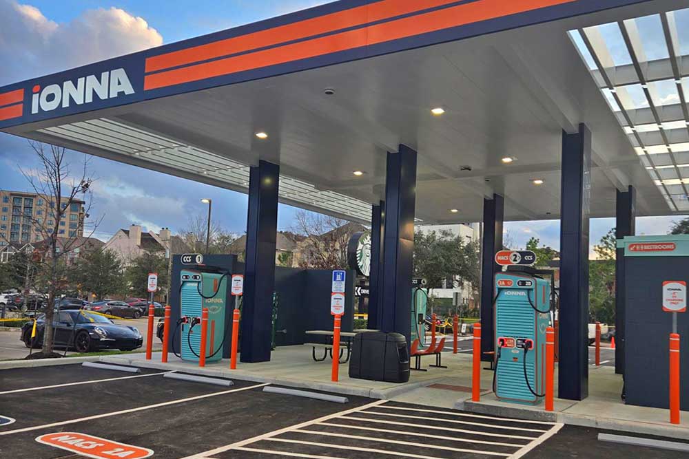 Ionna ladestation charging station houston texas usa min