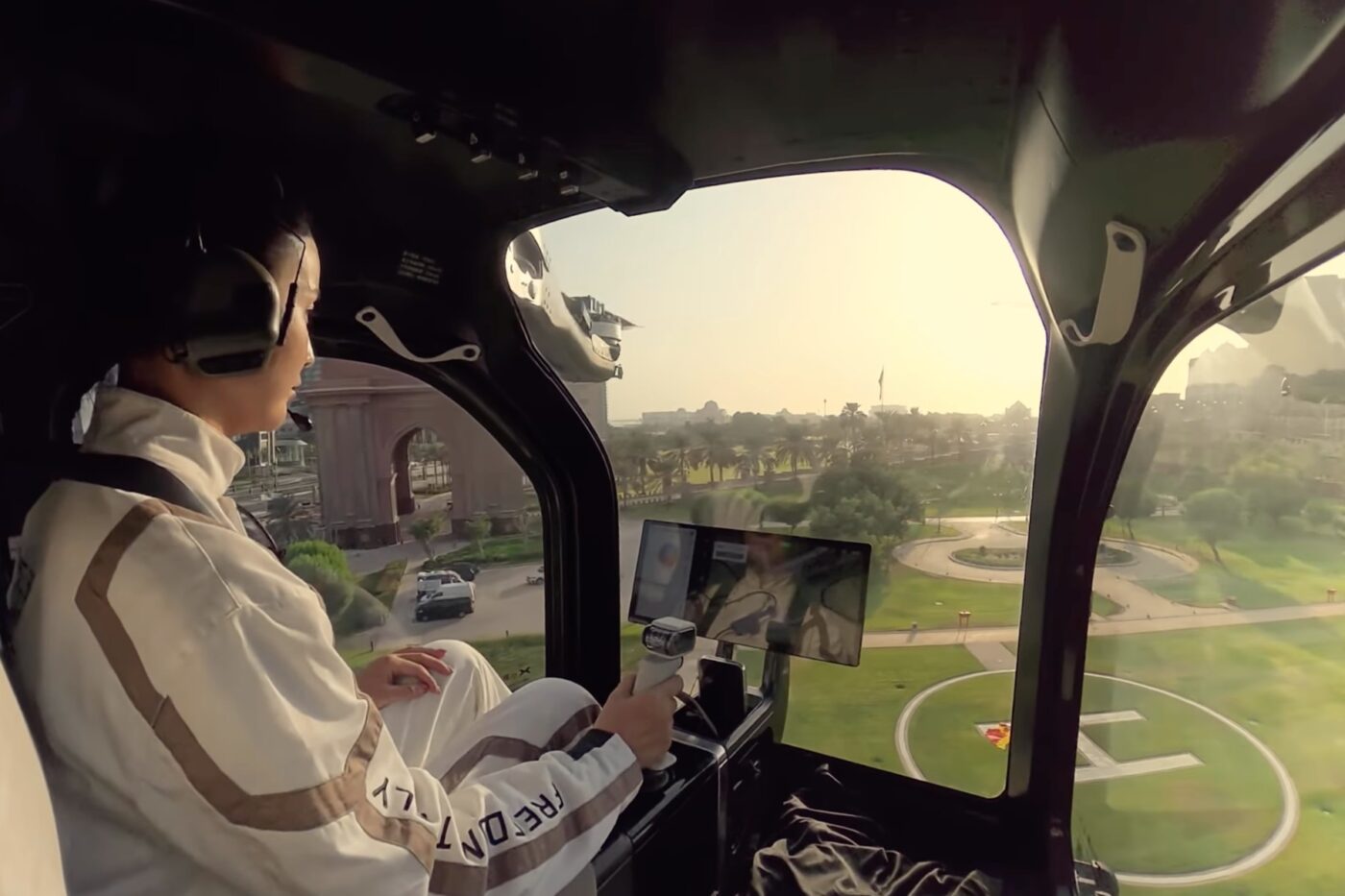 Aridge land aircraft carrier flugszene