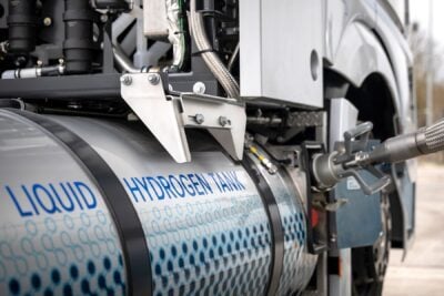 Daimler truck mercedes benz genh2 truck brennstoffzellen lkw fuel cell truck linde h2 tankstelle hydrogen filling station slh2 min