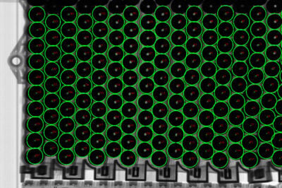 202609 fraunhofer iss rundzellen batteriediagnose rontgen Die automatisierte Analyse der Zellkanten in der Röntgenaufnahme macht mögliche Verformungen im Batteriemodul sichtbar.