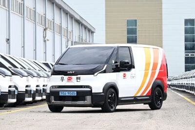 Kia PV5 Cargo als elektrisches Zustellfahrzeug für Korea Post.