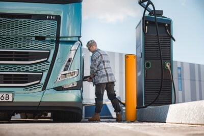 volvo trucks fm electric my 2026 e lkw electric truck ladestation charging station 01 min Volvo trucks fm electric my e lkw electric truck ladestation charging station min