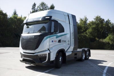 202609 iveco s eway artic fuelcell25 e lkw electrive Iveco S-eWay Fuel Cell mit Brennstoffzellentechnik von Toyota für den emissionsfreien Schwerlastverkehr.