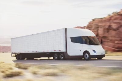 tesla semi e lkw electric truck 2025 03 min Tesla semi e lkw electric truck min