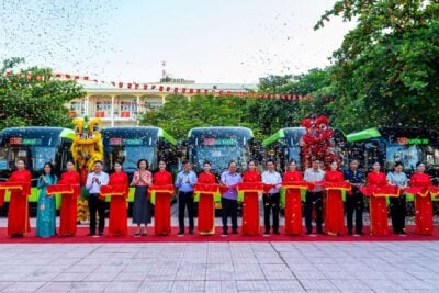 vinfast eb 6 electric school bus fleet quang ninh city cropped Vinfast eb electric school bus fleet quang ninh city cropped