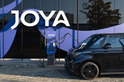 ID. Buzz an Ladestation von Joya