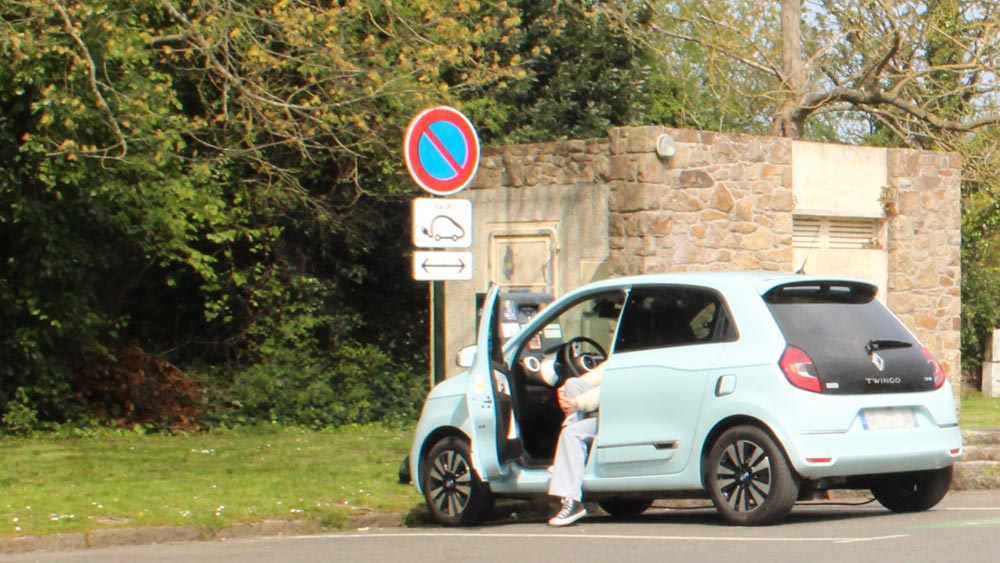 Renault Twingo électrique en charge