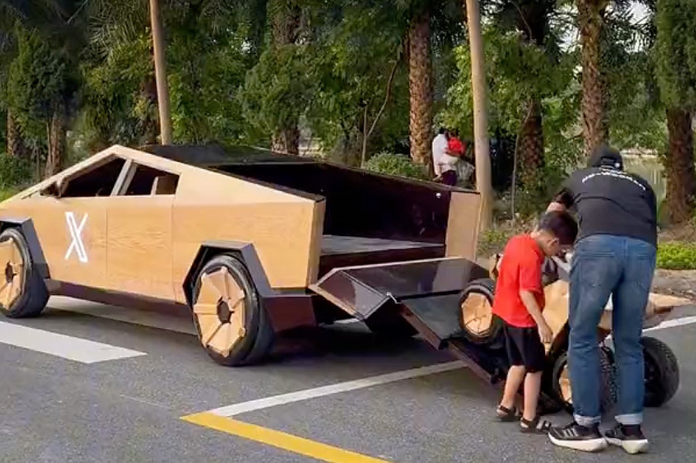 Cybertruck Bois