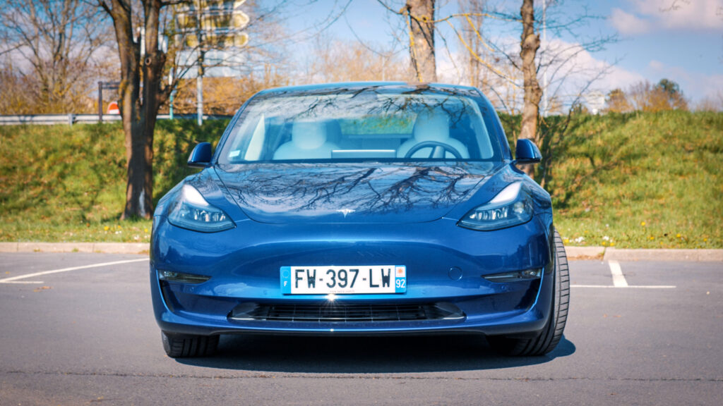 On a roulé en Tesla Model 3 sans commodo : perturbant, mais pas rédhibitoire