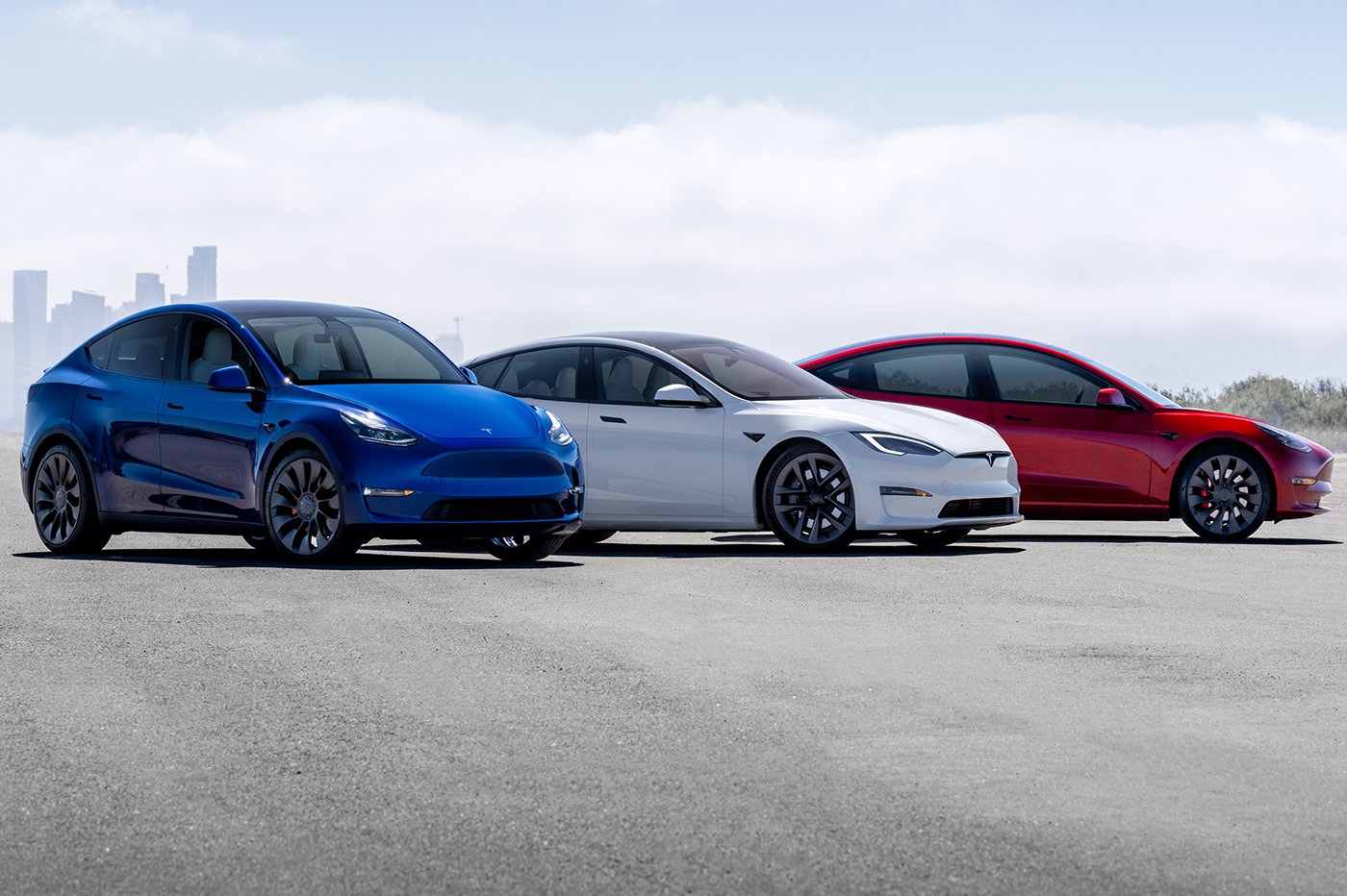 Voitures Tesla bleu blanc rouge