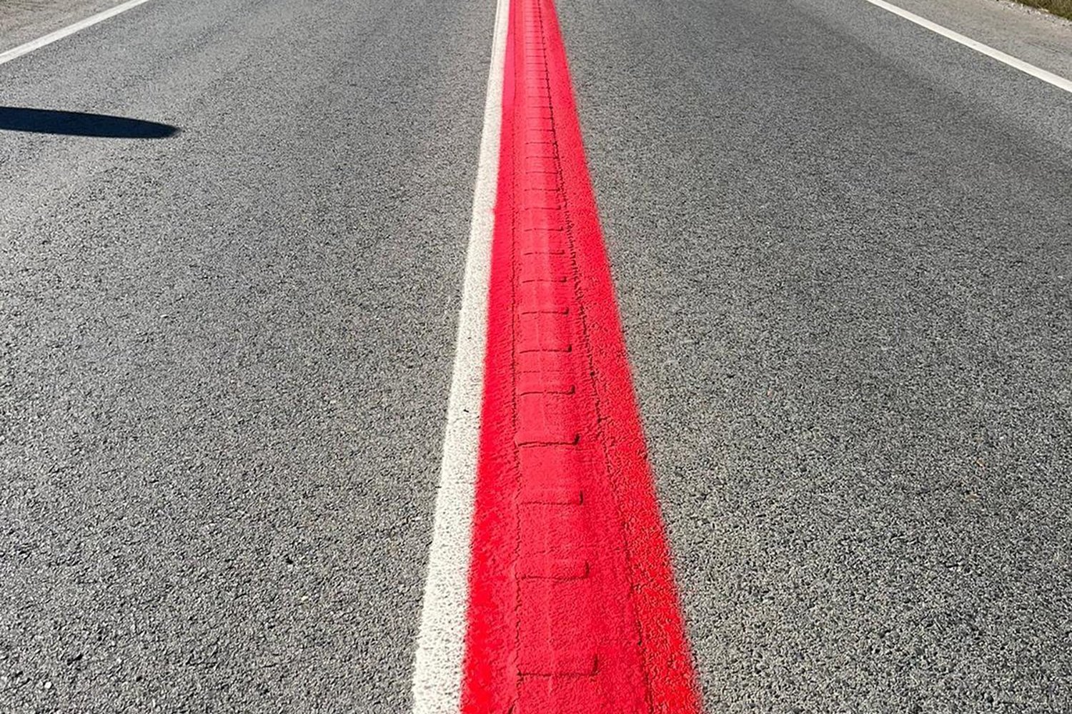 Ligne rouge route