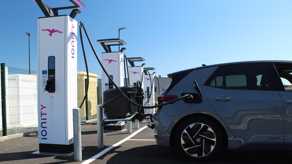 Conseils à ceux qui prendront l’autoroute en voiture électrique l’été