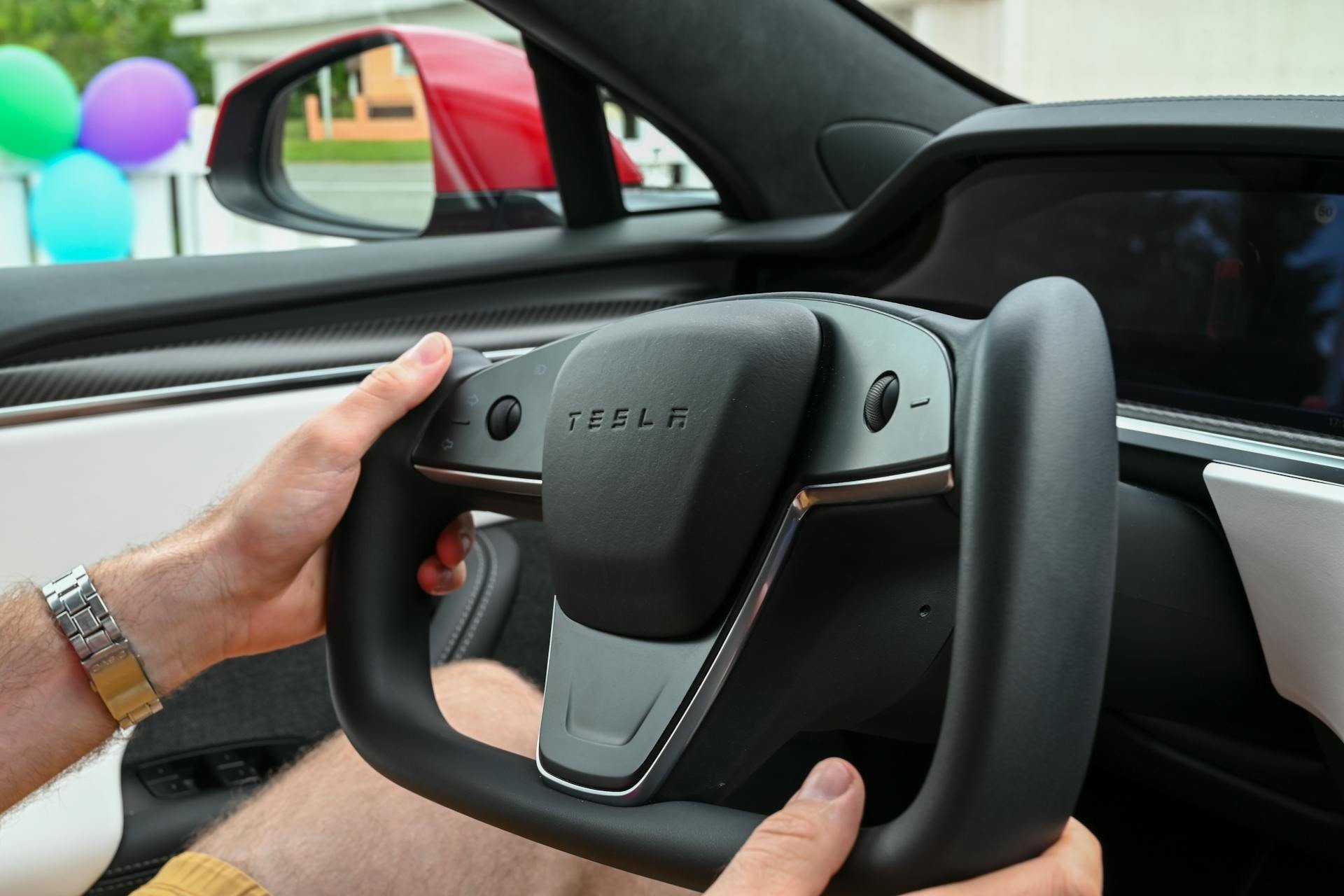 Tesla (volant Model Plaid)
