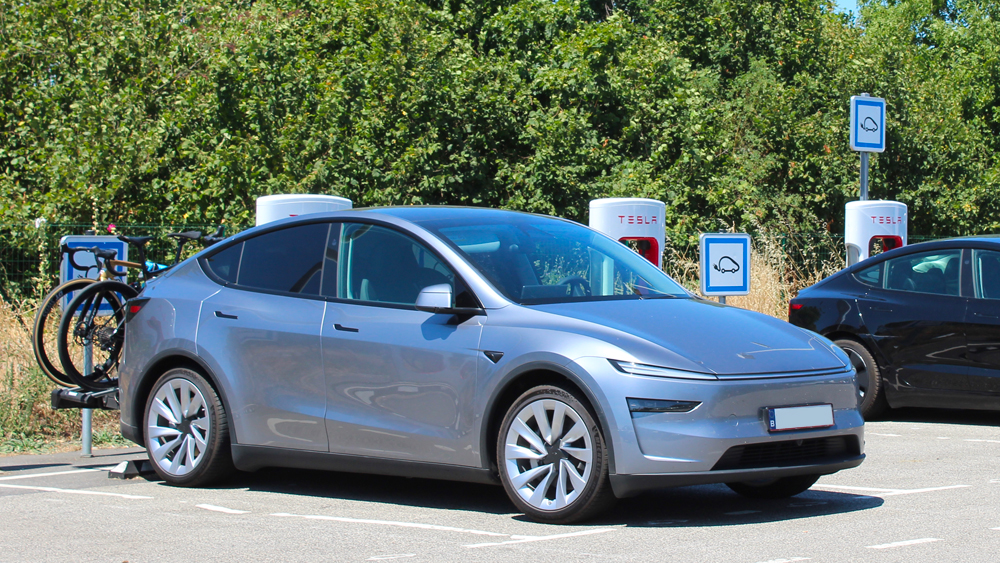 Tesla Model Y 2025