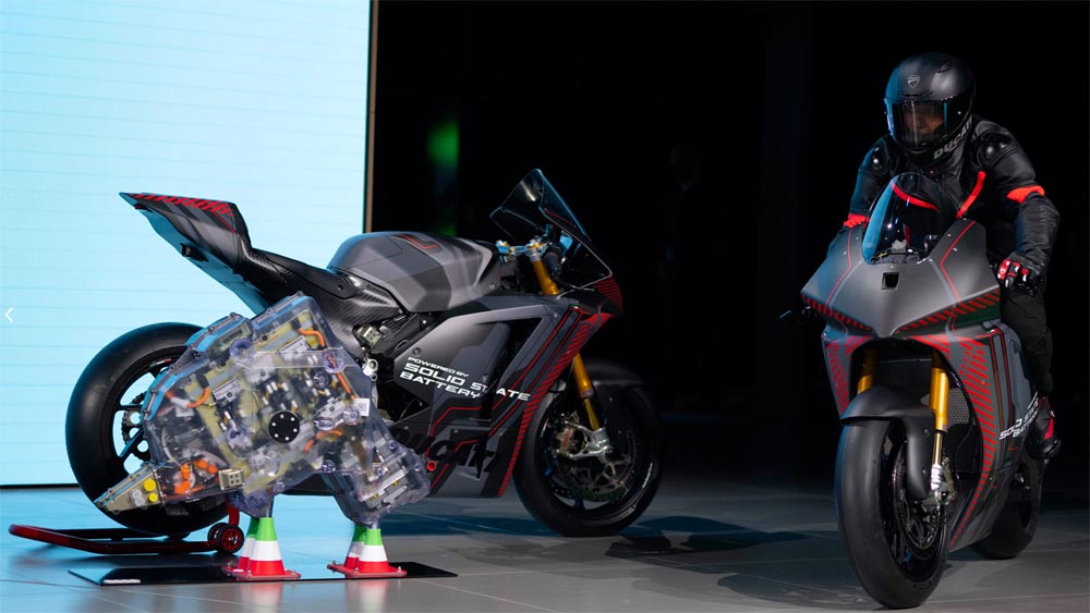 Batterie à électrolyte solide QuantumScape sur moto électrique Ducati V21L