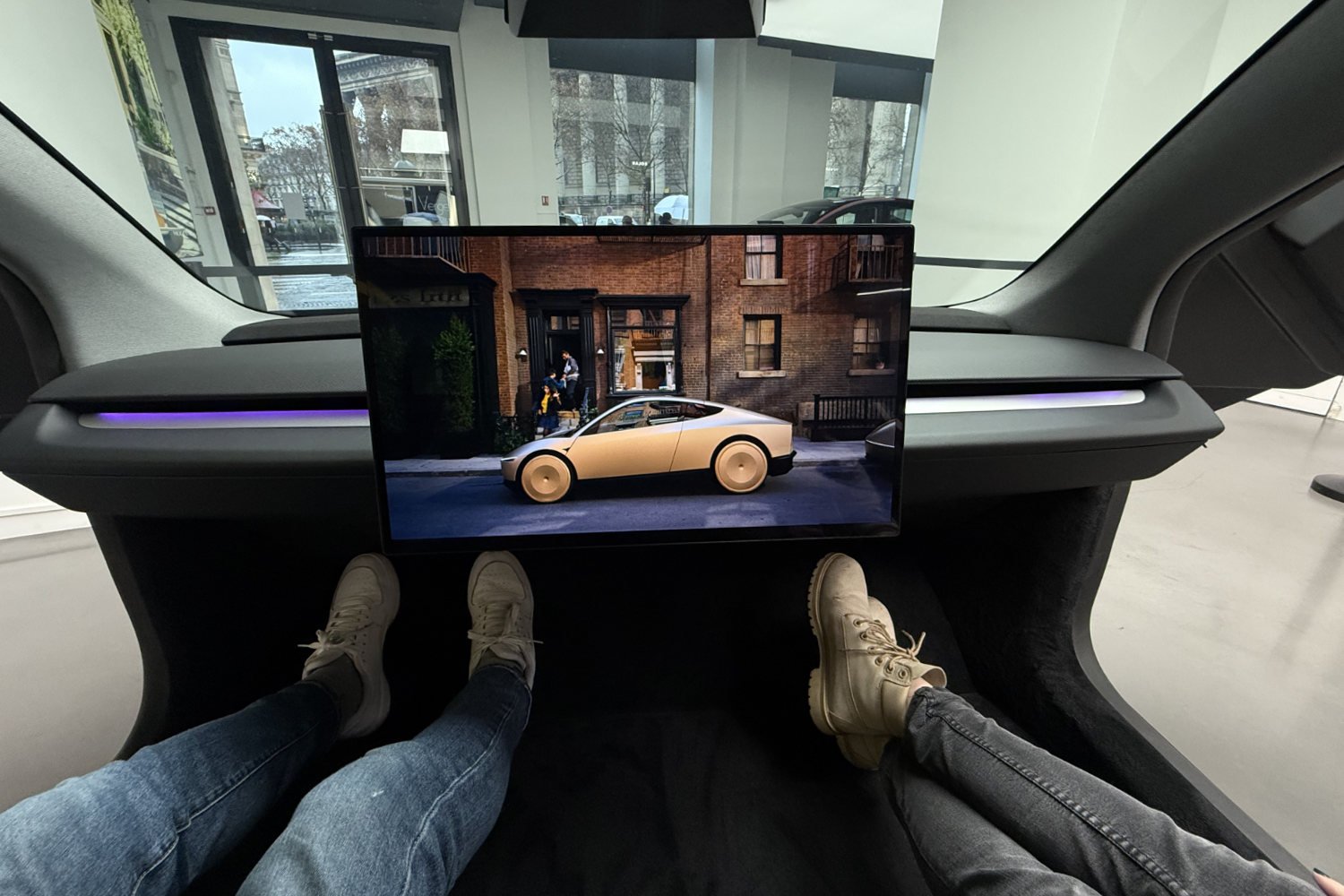 Essai Cybercab Tesla Place Avant