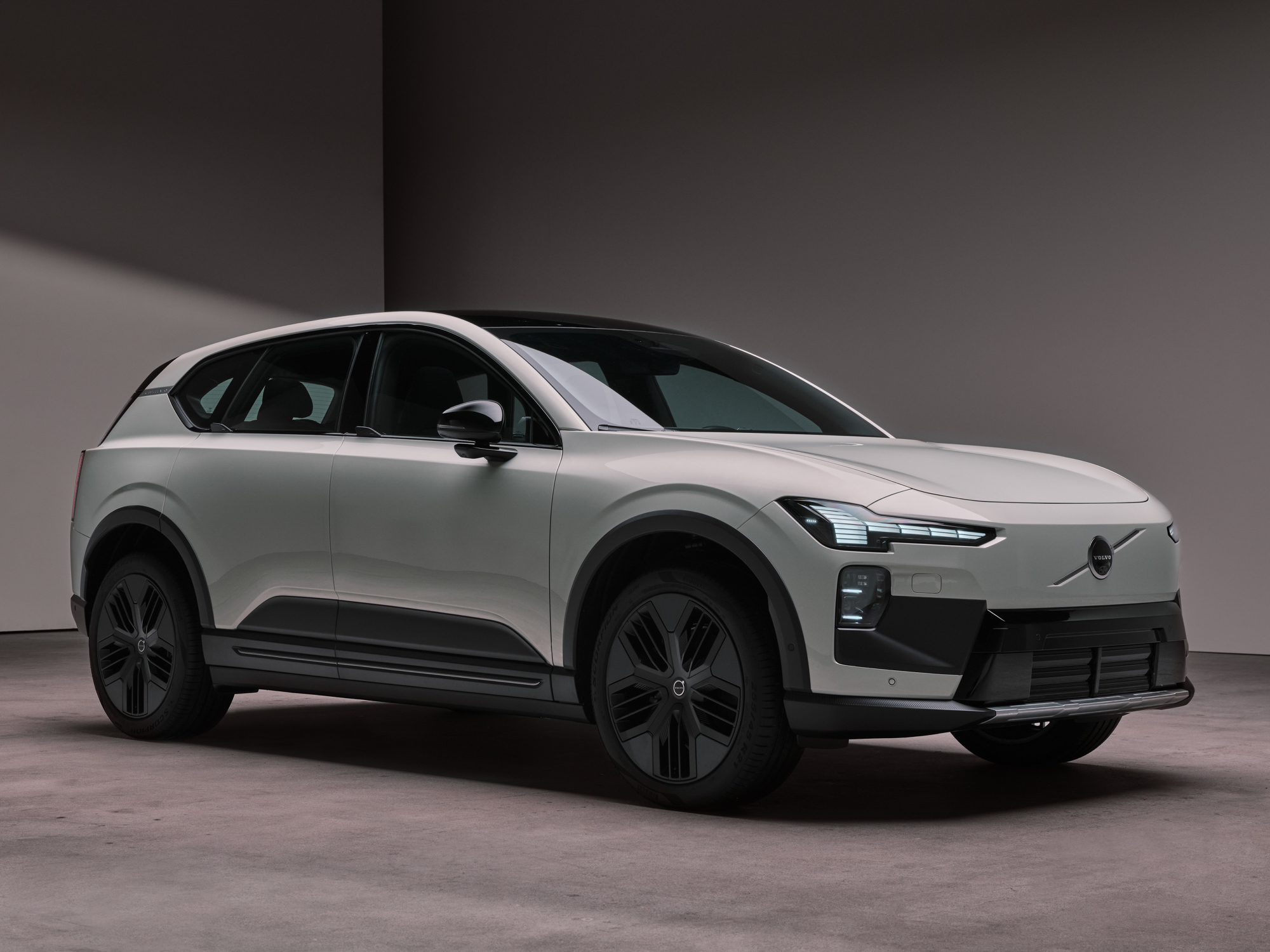 Volvo EX60 Cross Country