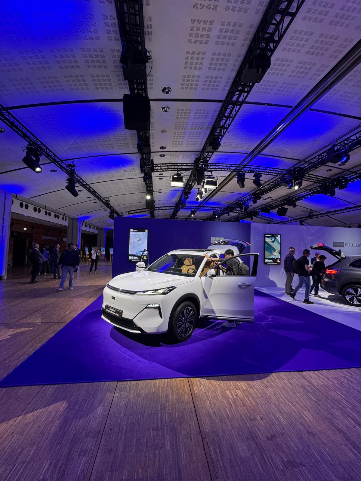 Geely arrive en France avec deux modèles électrifiés et de grandes ambitions