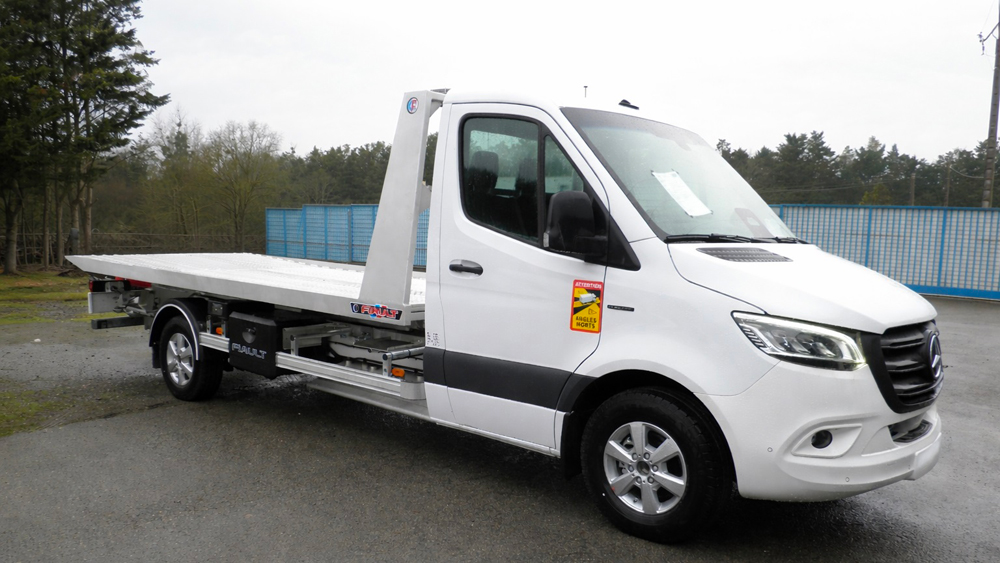 Plateau dépannage Fiault sur base Mercedes eSprinter