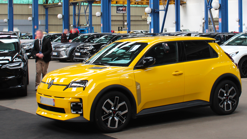 Objectif 2030 : 2 voitures neuves sur 3 devront être électriques