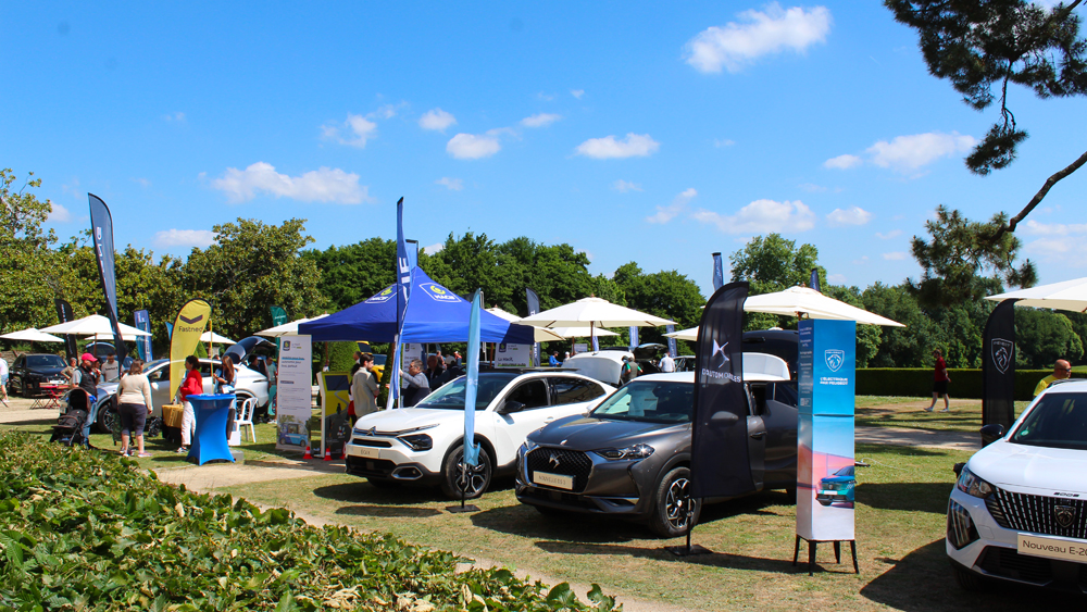 Salon de la voiture électrique à Angers en mai 2025