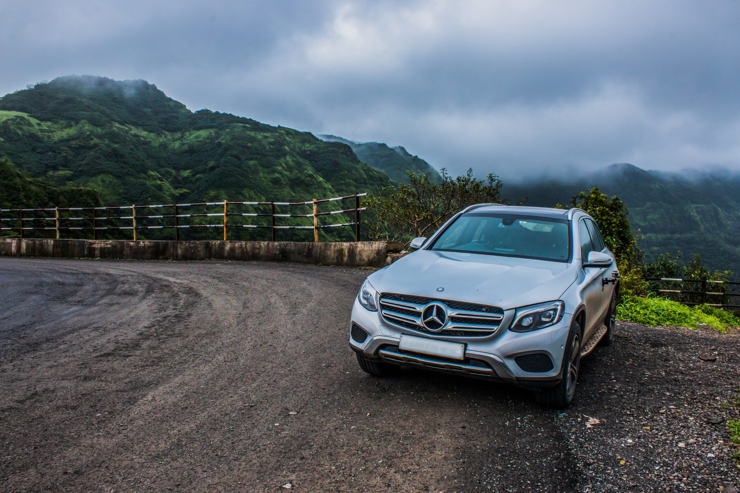 Partir en montagne l’été avec une Mercedes : ce qu’il faut anticiper
