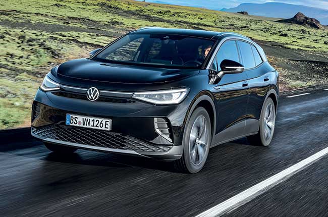 Le Volkswagen ID.4 Pure aligne 170 ch avec la batterie de 52 kWh pour 362 km d’autonomie, à 41 500 euros, et 286 ch en ID.4 Pro à 45 990 euros (77 kWh/566 km).