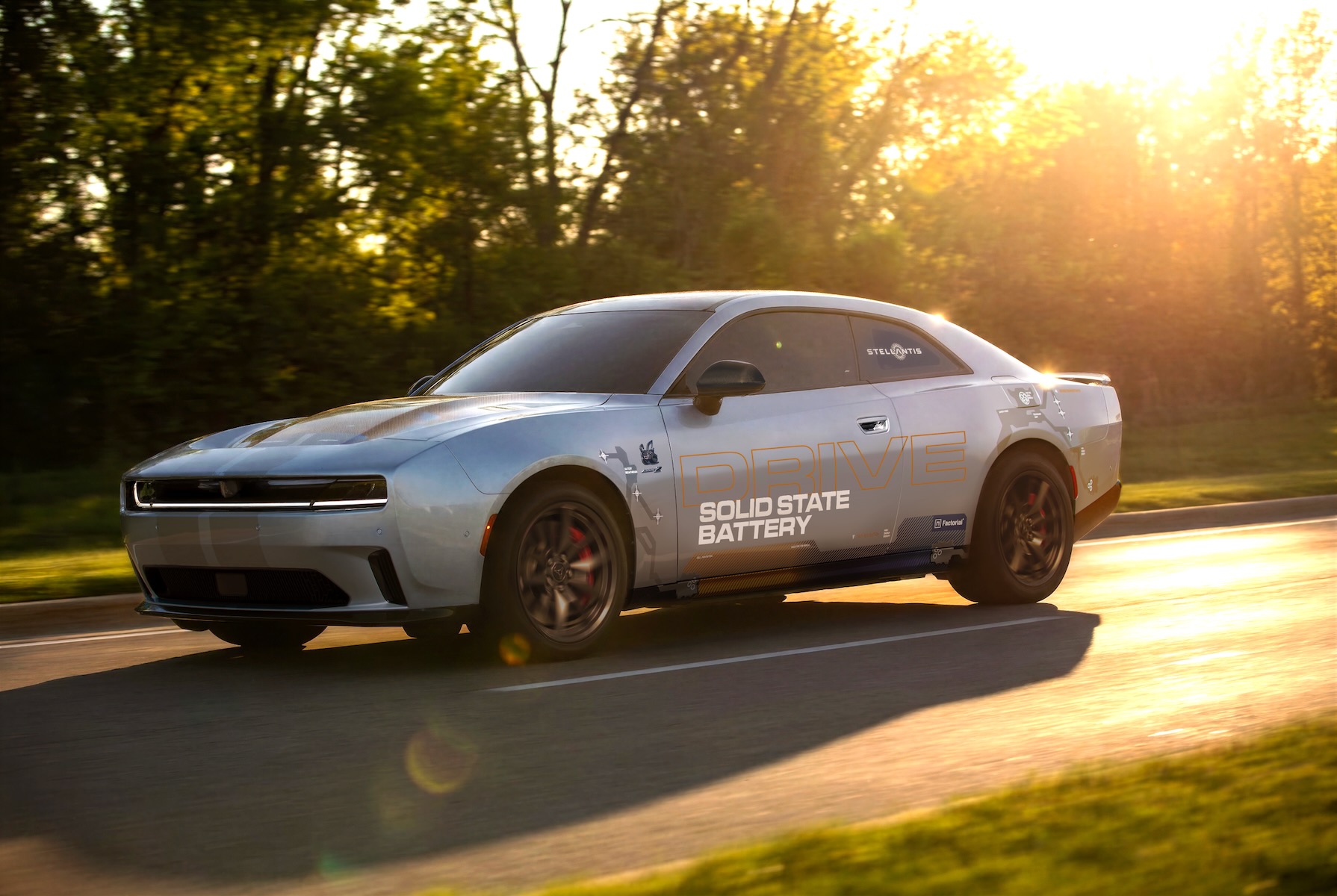 Dodge Charger Daytona avec batterie solide FEST en essais routiers chez Stellantis