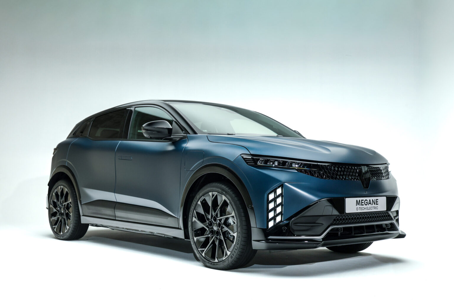 Un style plus sportif pour la compacte électrique