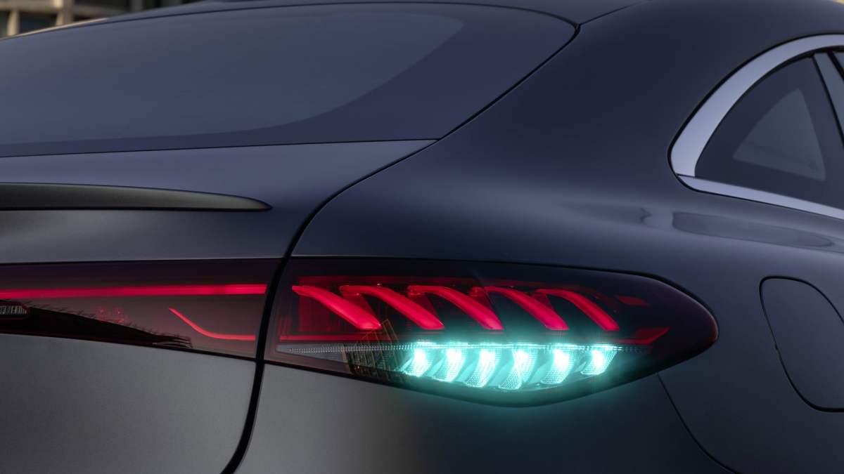 Les feux bleus désormais proposés par Mercedes