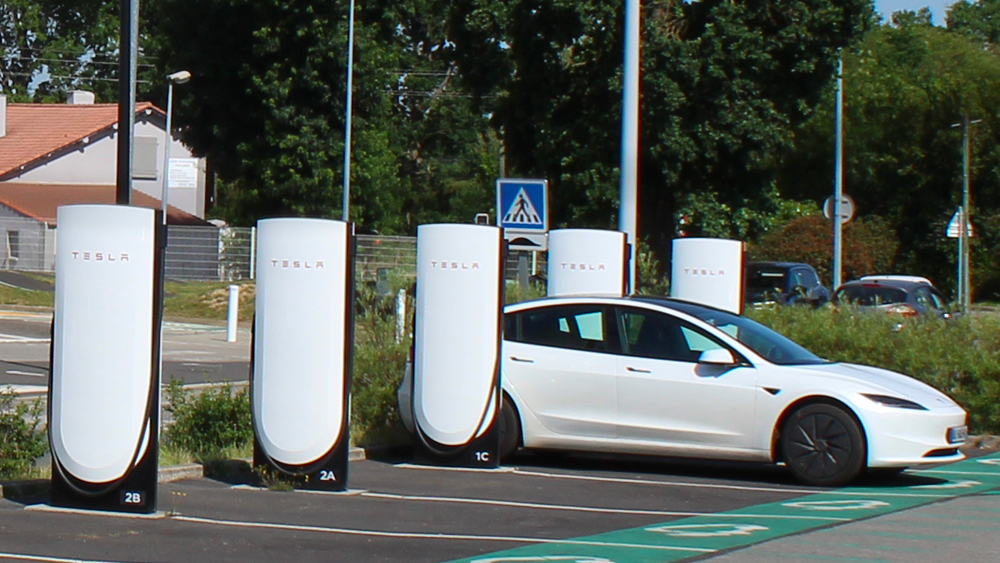 Tesla Model 3 en charge