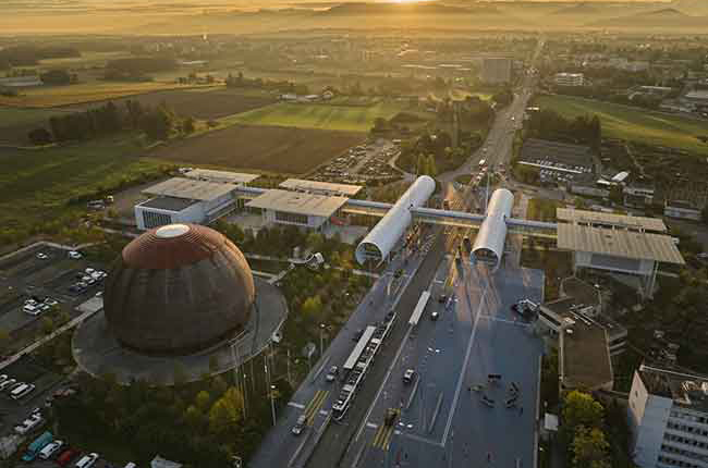 Sur le campus du CERN, vue aérienne sur 